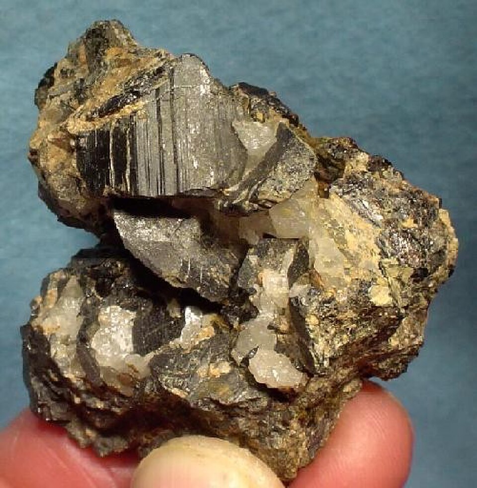 A wolframite and quartz specimen shown as a tungsten-bearing ore reference